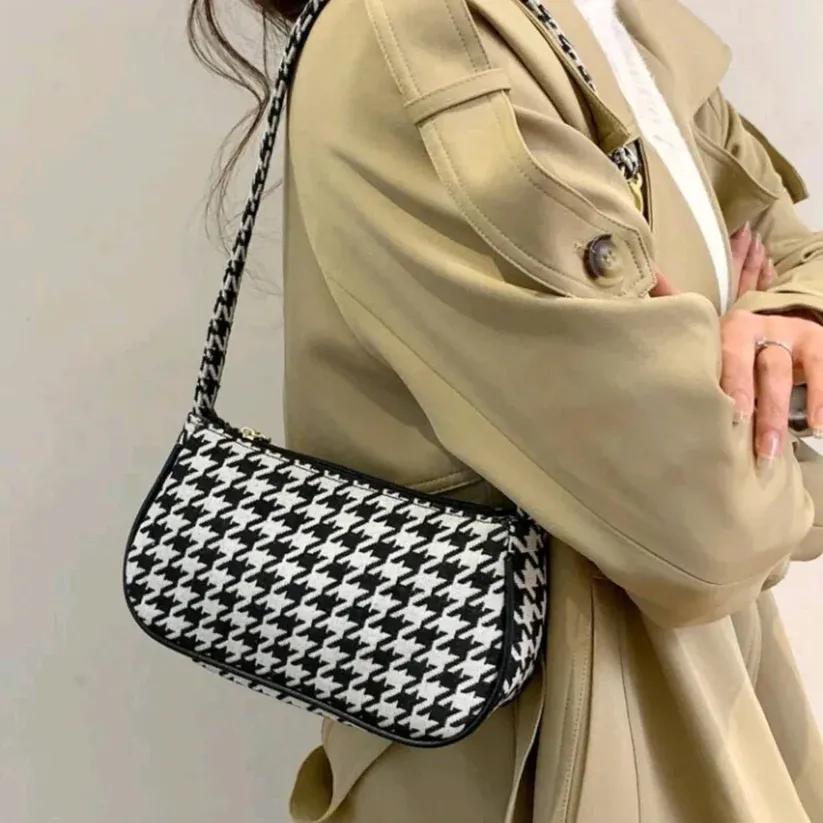 Chic Houndstooth Shoulder Bag for Women
